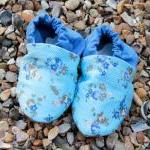 Baby booties, blue flowers,..