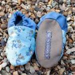 Baby booties, blue flowers,..