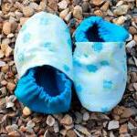 Baby booties, blue flowers ..