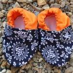 Baby booties, navy and whit..