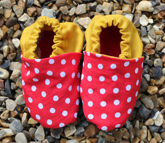 Baby booties, Red spots and mustard 0-3 months (small)