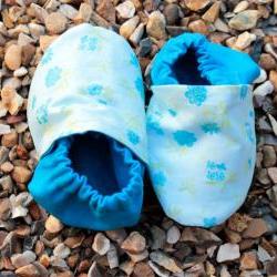 Baby booties, blue flowers 0-6 months