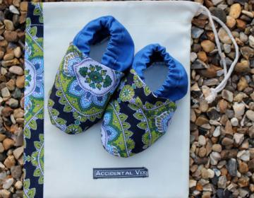 Baby booties, jasmine paisley, 3-6 months (medium)