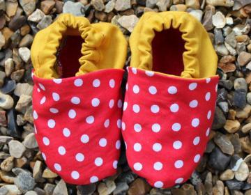 Baby booties, Red spots and mustard 0-3 months (small)